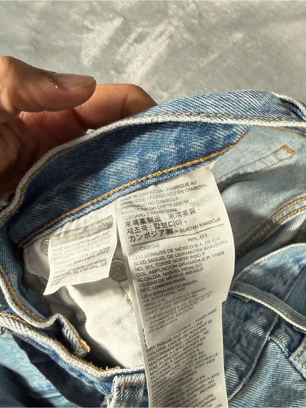 Levis 501 Slim Fit Jeans Womens 27x26 (Fits 27x25) Light Wash Distressed - Picture 6 of 16